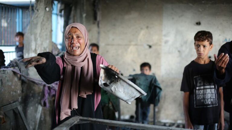 காசாவில் பாடசாலை மீது நடத்தப்பட்ட தாக்குதல் – 22 பேர் பலி!