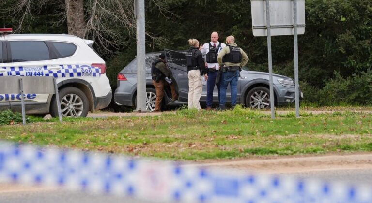 ஆஸ்திரேலியாவில் நடந்த துப்பாக்கிச் சூட்டில் பொலிஸார் இருவர் உயிரிழப்பு