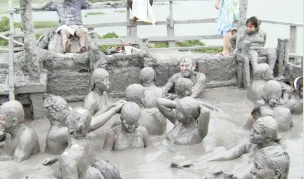 மருத்துவ மகத்துவம்: இயற்கையான மண் குளியல்