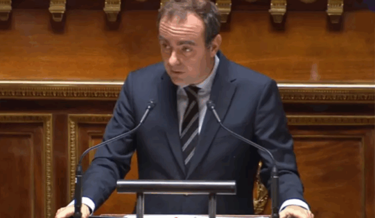 பிரான்ஸ் நாடாளுமன்றத்தில் பிரதமருக்கு எதிரான நம்பிக்கையில்லா தீர்மானம் தோல்வி