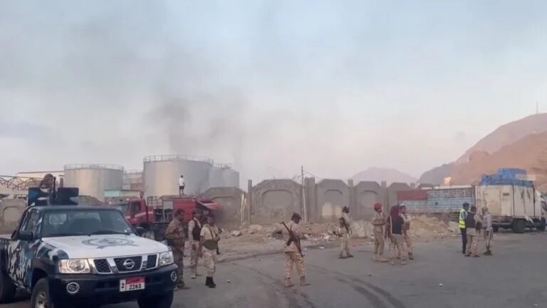 யேமன் துறைமுகத்தில் UAE கப்பல் மீது சவூதி வான்வழித் தாக்குதல்: வளைகுடா நாடுகளிடையே வெடித்தது மோதல்!