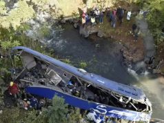 நேபாளத்தில் ஆற்றில் பயணிகள் பஸ் கவிழ்ந்ததில் 18 பேர் பலி!