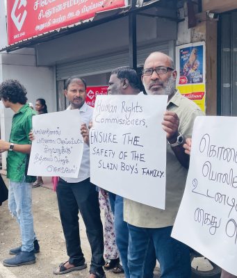 அல்லைப்பிட்டியில் பொலிஸாரால் சுட்டுக் கொல்லப்பட்ட சிறுவனுக்கு நீதி வேண்டி யாழ். நகரில் போராட்டம்!