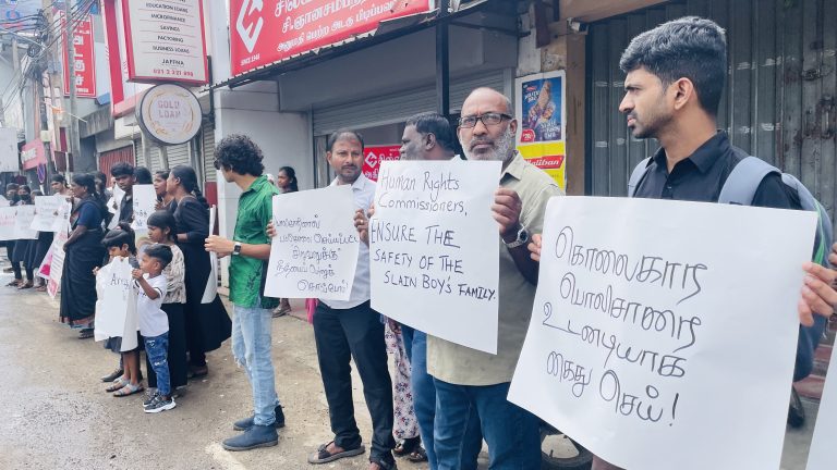 அல்லைப்பிட்டியில் பொலிஸாரால்  சுட்டுக் கொல்லப்பட்ட சிறுவனுக்கு  நீதி வேண்டி யாழ். நகரில் போராட்டம்!