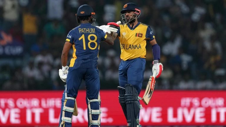 ஆஸியை வீழ்த்தி சூப்பர் 8 சுற்றுக்குள் நுழைந்தது இலங்கை அணி