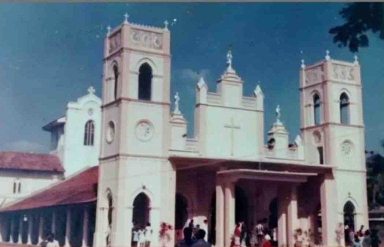 மயிலிட்டி காணிக்கை மாதா ஆலயத்தில்  வழிபாடுகளுக்கு இராணுவத்தினர் தடை!